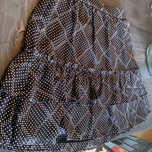 Small J Crew ruffle skirt. Never worn. Took tags off but didn’t like the fit.